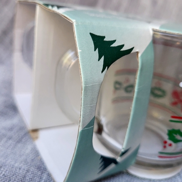 🎄Vintage Christmas Drinking Glass Coffee Mugs Set of 4 in original package - Picture 5 of 15